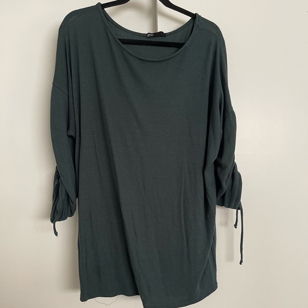 Green Sweater w/tied sleeves